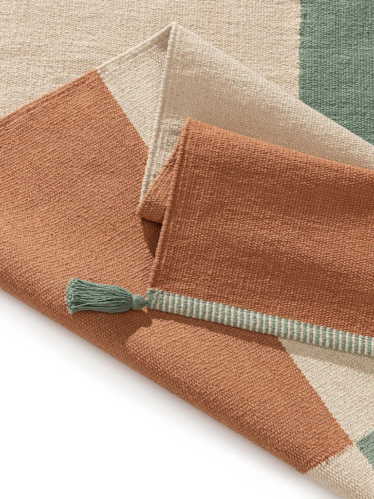 Tapis moderne motif géométrique enfant terracotta et vert en coton 90x130 cm