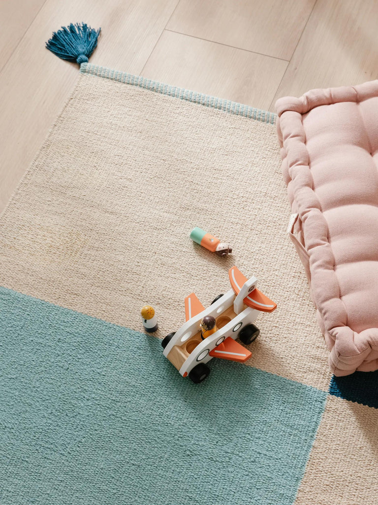 Tapis moderne motif géométrique enfant bleu et beige en coton 90x130 cm