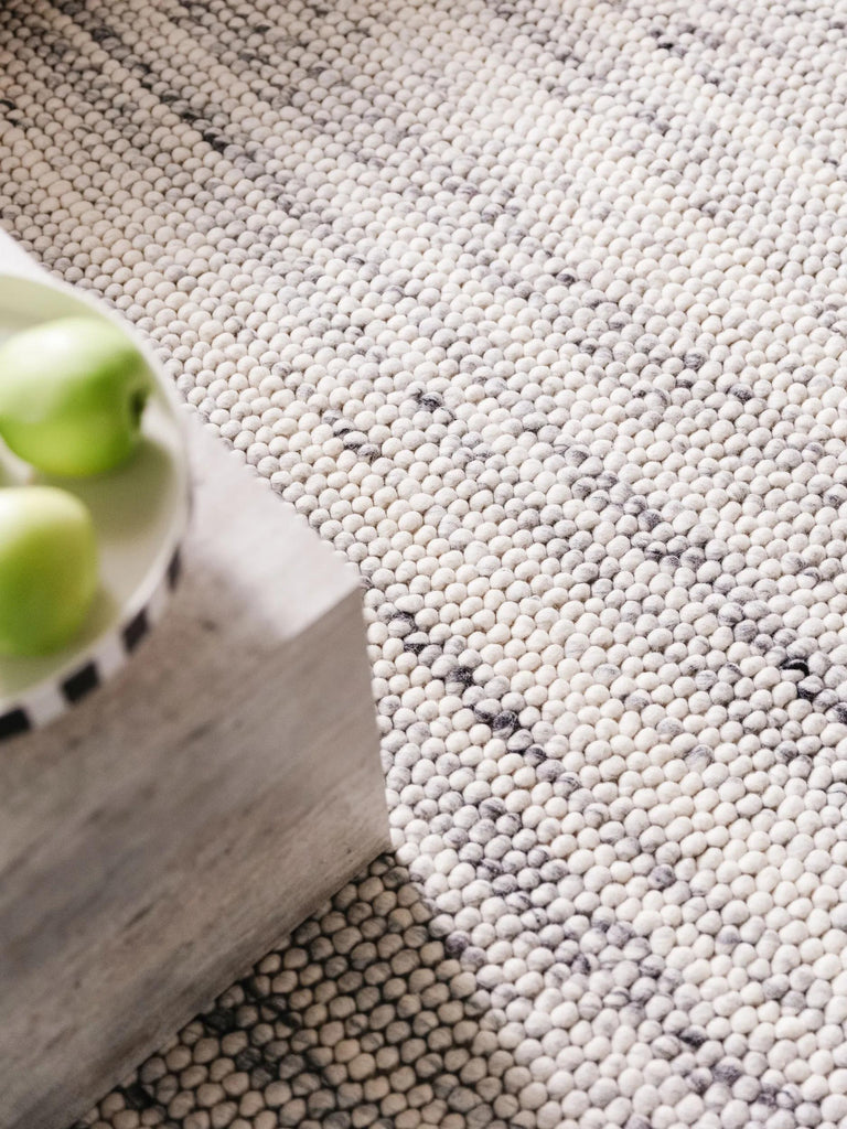 Tapis moderne chiné gris clair en laine 160x230 cm