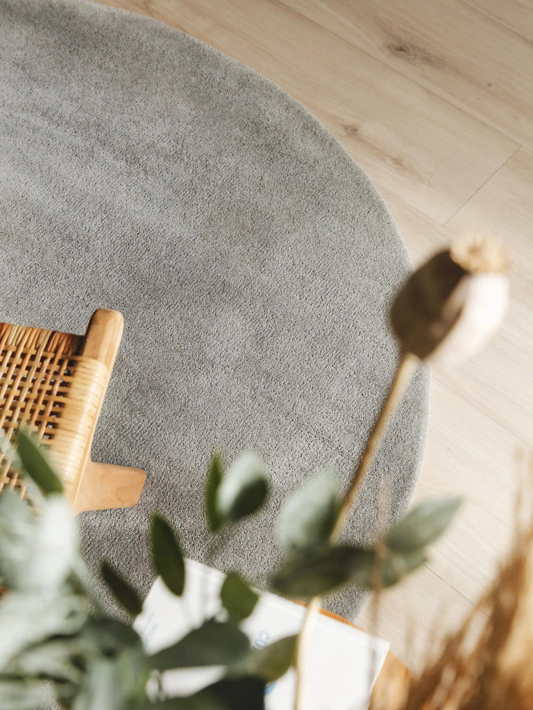 Tapis moderne uni rond gris en laine 200 cm de diamètre