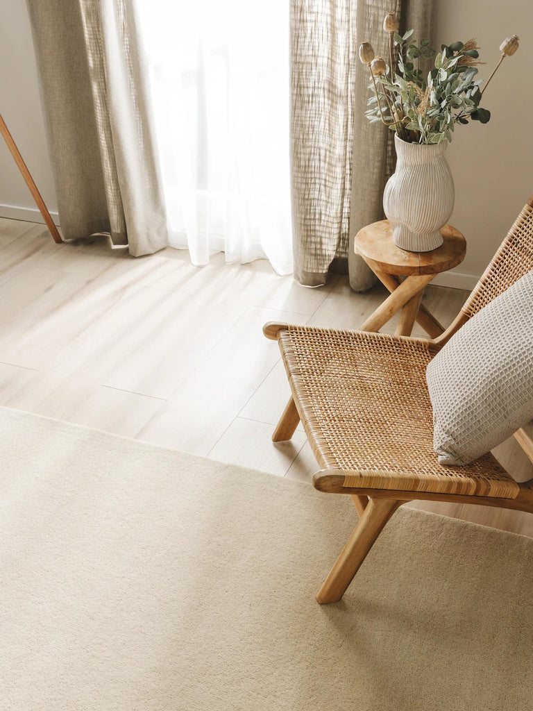 Tapis moderne uni crème en laine 120x170 cm