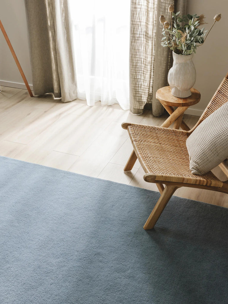 Tapis moderne uni bleu gris en laine 120x170 cm