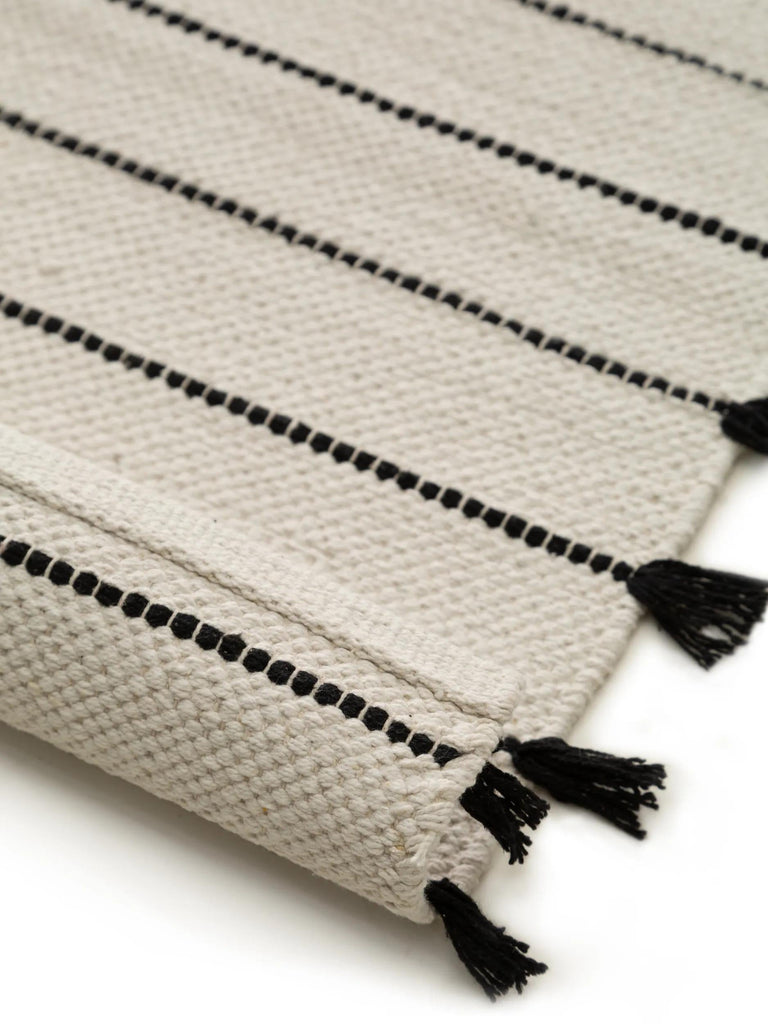 Tapis berbère motif ethnique de couloir enfant beige et noir en coton 70x200 cm