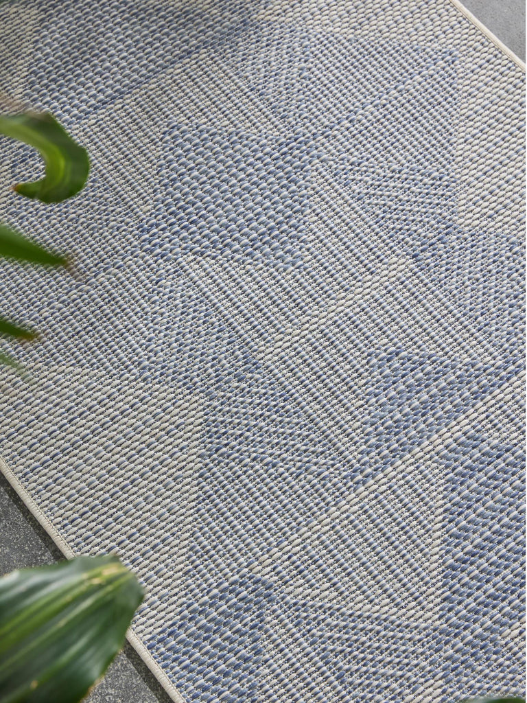 Tapis géométrique inspiration ethnique de couloir gris et bleu d'intérieur et d'extérieur 80x250 cm