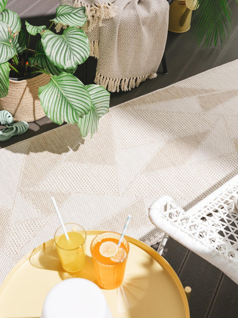 Tapis géométrique motif triangle de couloir beige d'intérieur et d'extérieur 80x250 cm