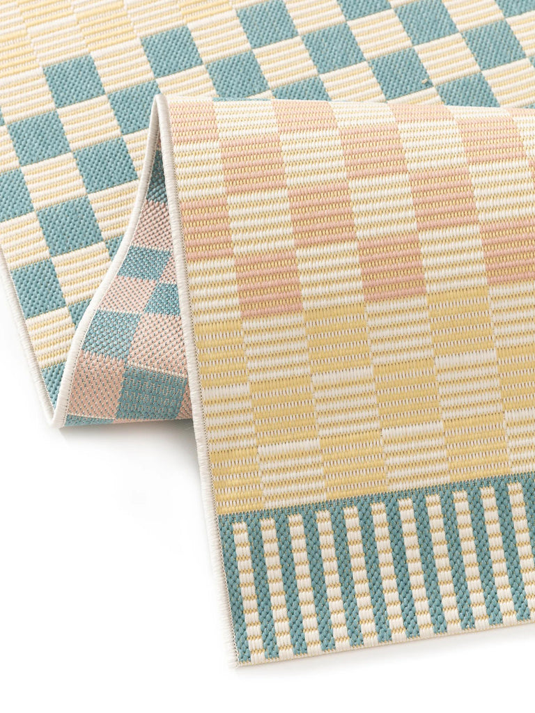 Tapis géométrique damier de couloir vert d'eau et beige d'intérieur et d'extérieur 80x200 cm