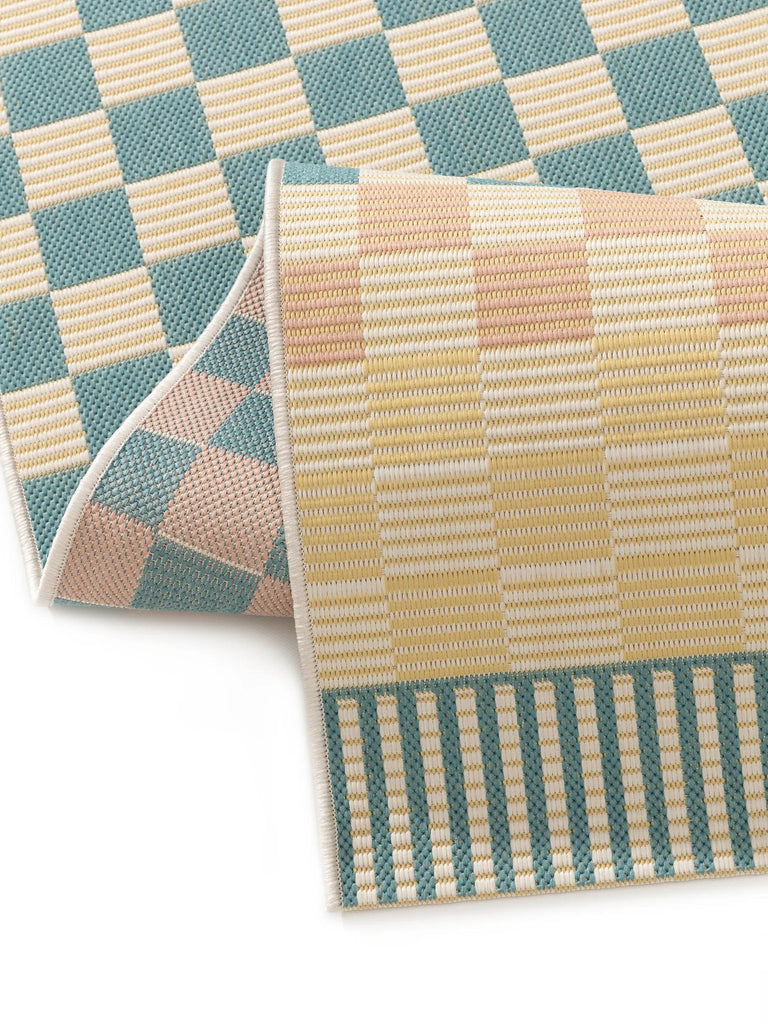 Tapis géométrique damier vert d'eau et beige d'intérieur et d'extérieur 160x230 cm