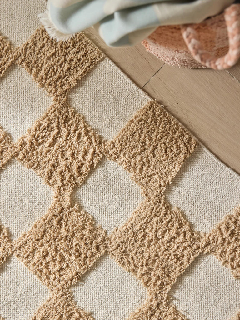 Tapis géométrique damier épais enfant beige et blanc en coton 160x230 cm