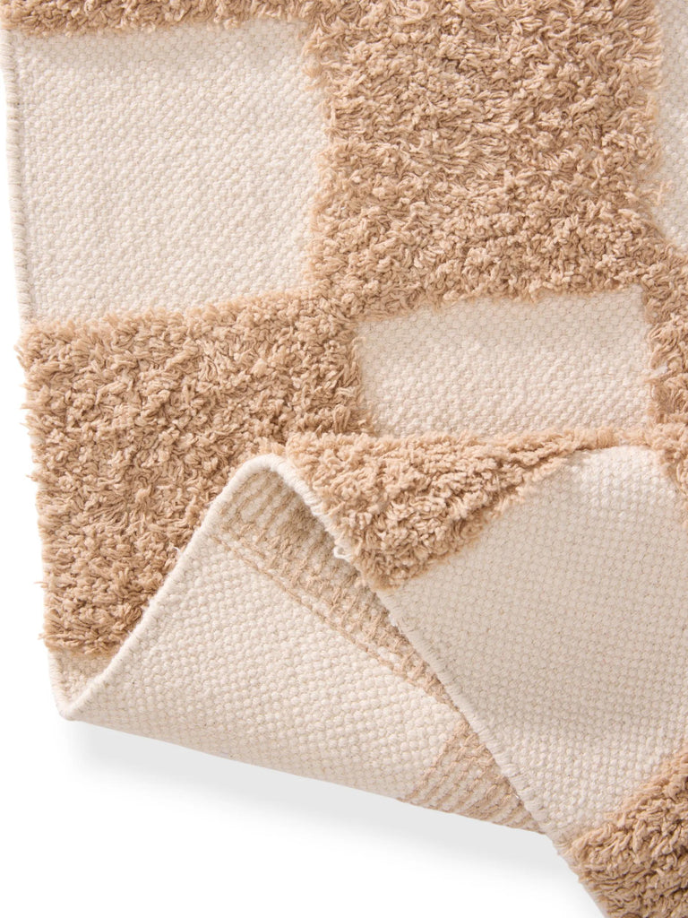 Tapis géométrique damier épais enfant beige et blanc en coton 80x120 cm