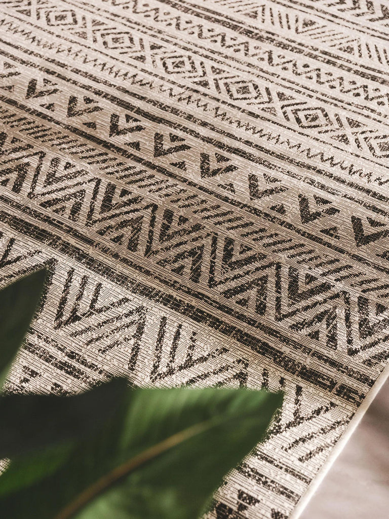 Tapis ethnique rayé blanc et noir d'intérieur et d'extérieur 120x170 cm