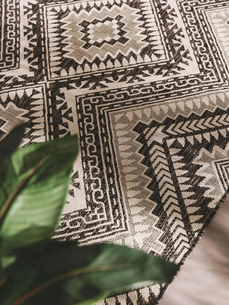 Tapis ethnique motif aztèque noir et gris d'intérieur et d'extérieur 80x150 cm