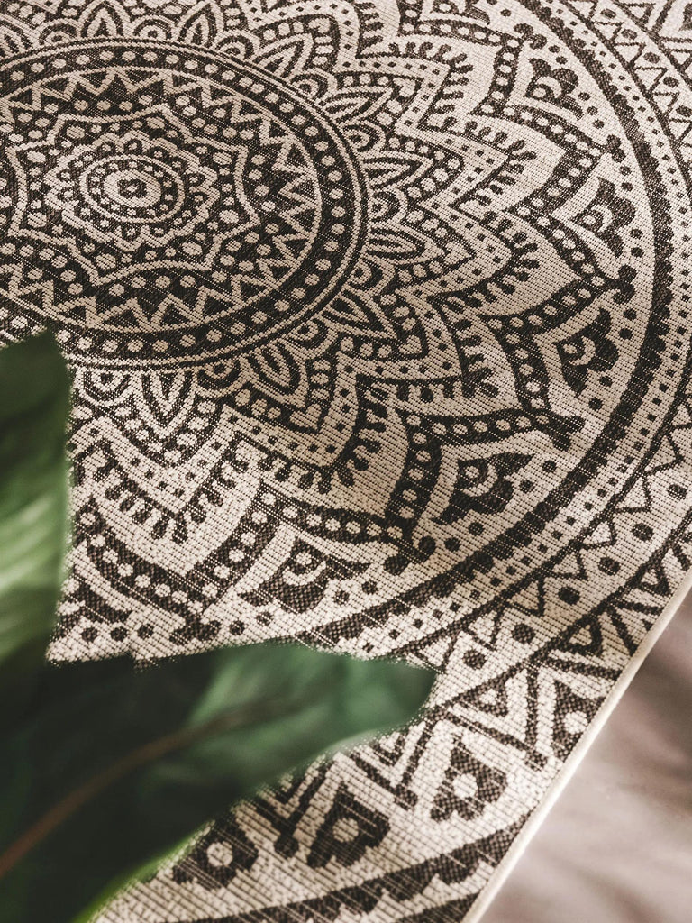 Tapis bohème motif mandala blanc et noir d'intérieur et d'extérieur 80x150 cm