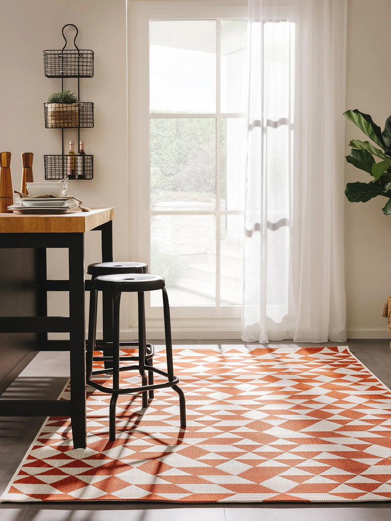 Tapis géométrique motif triangle orange et gris d'intérieur et d'extérieur 240x340 cm