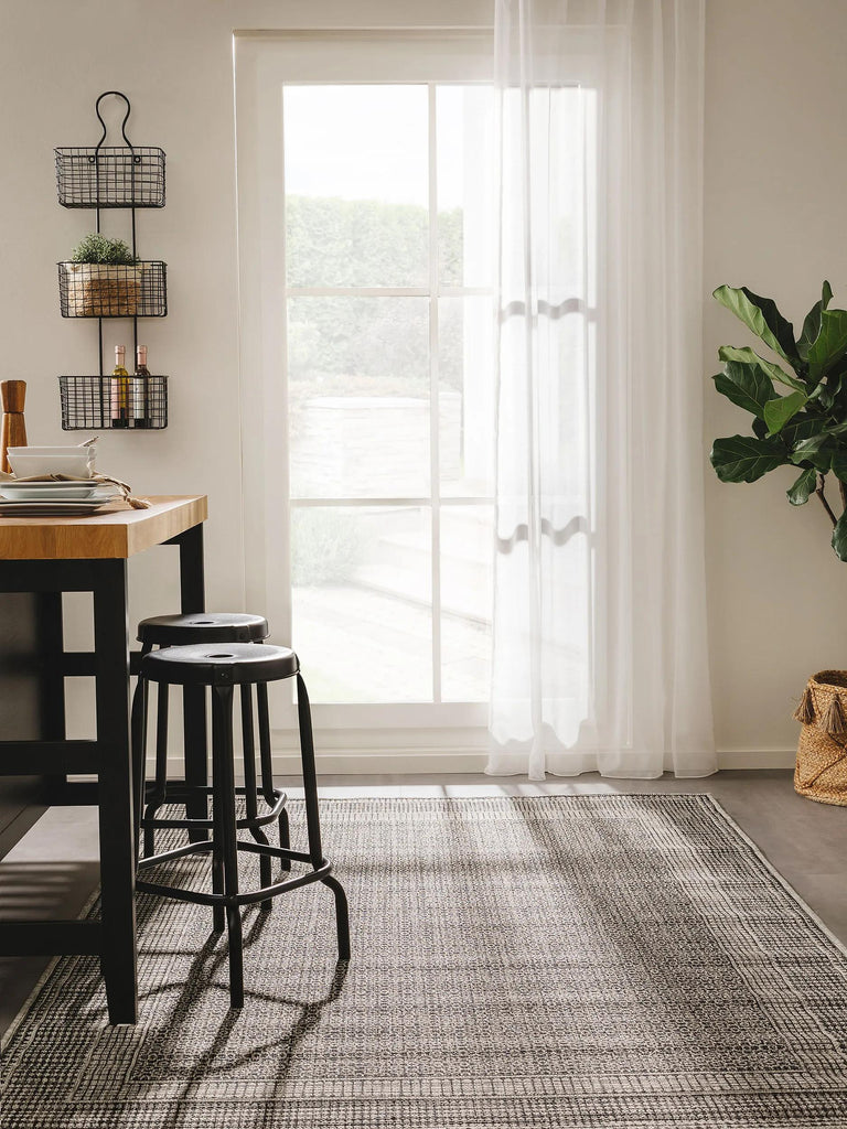 Tapis géométrique vintage noir charbon d'intérieur et d'extérieur 80x150 cm