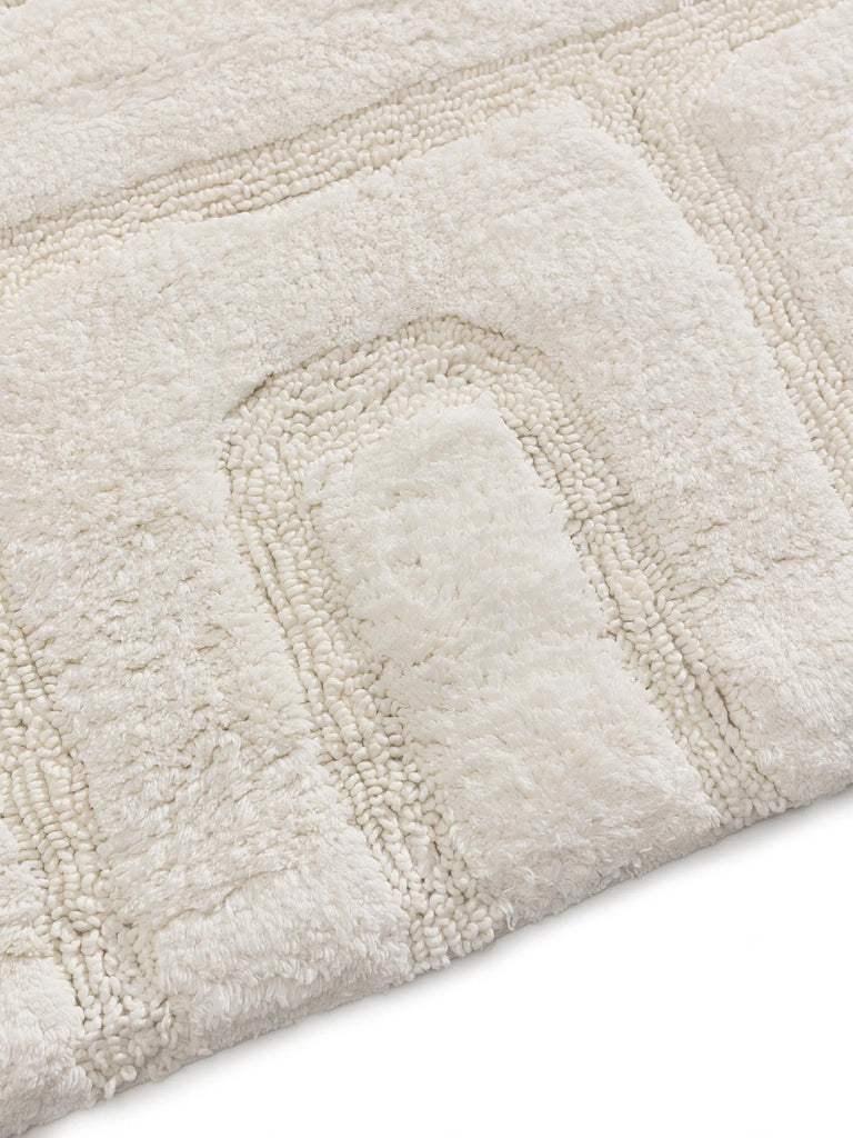 Tapis géométrique design de bain blanc cassé en coton 50x80 cm