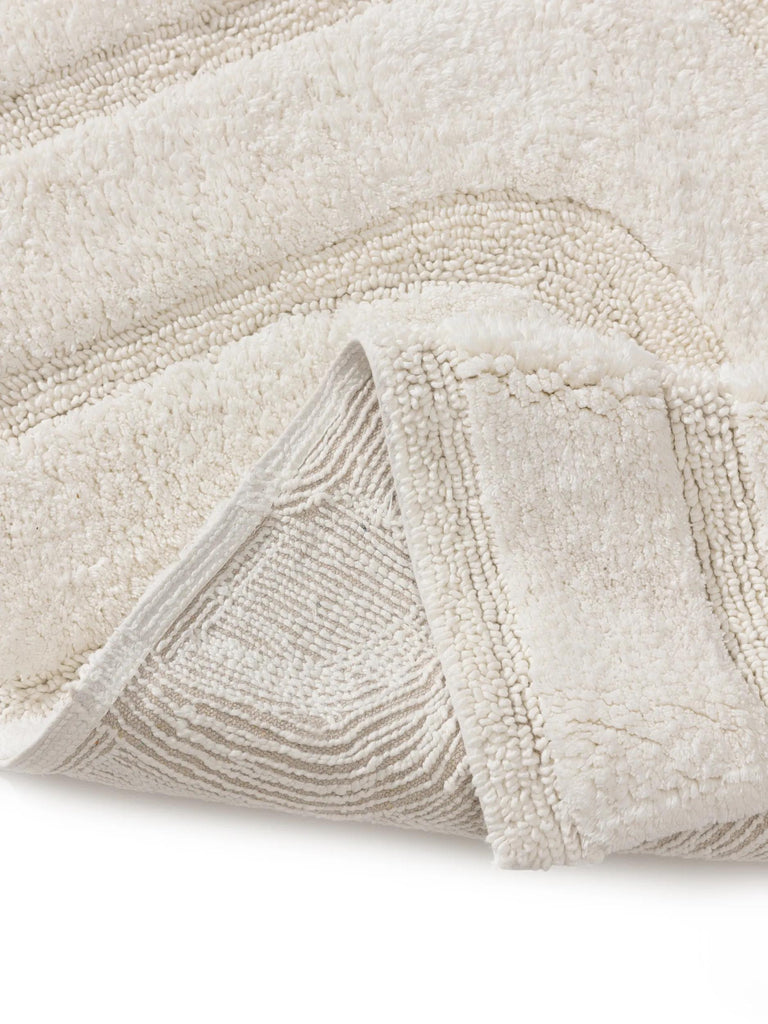 Tapis géométrique design de bain blanc cassé en coton 50x80 cm