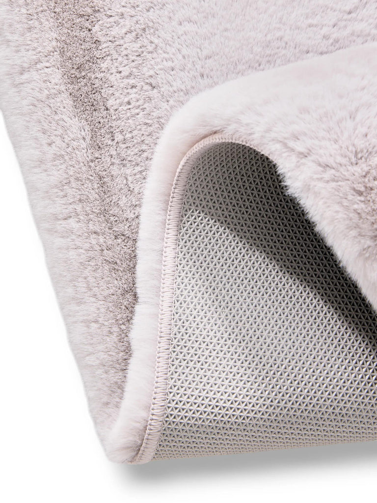 Tapis shaggy fausse fourrure gris clair 120x170 cm