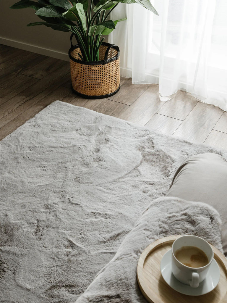 Tapis shaggy fausse fourrure gris clair 80x150 cm