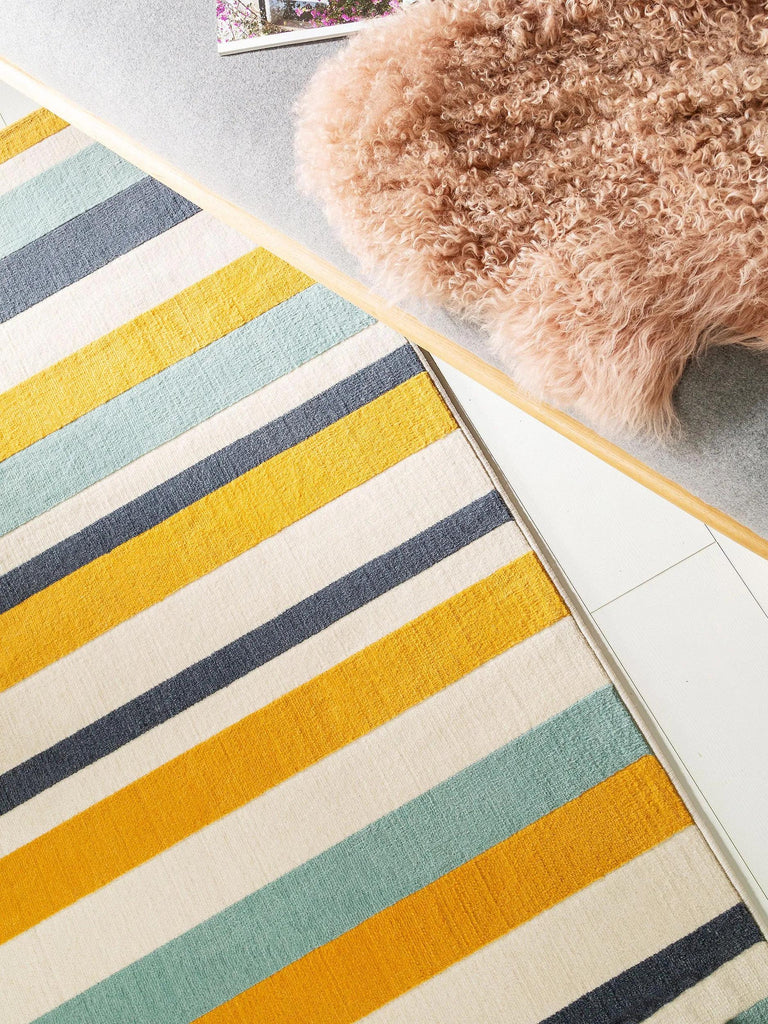 Tapis géométrique rayé enfant bleu et jaune 160x230 cm