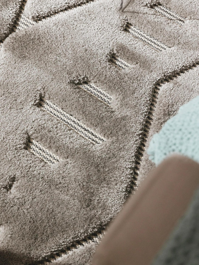 Tapis contemporain texturé motif berbère gris 250x350 cm