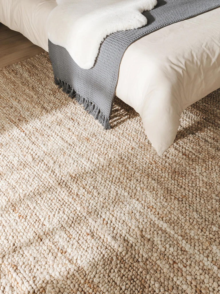 Tapis scandinave tressé beige en laine 100x150 cm