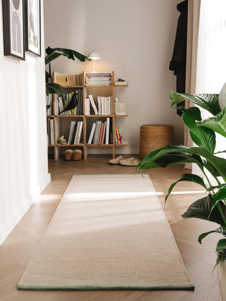 Tapis scandinave tressage géométrique de couloir beige et vert d'intérieur et d'extérieur 70x200 cm