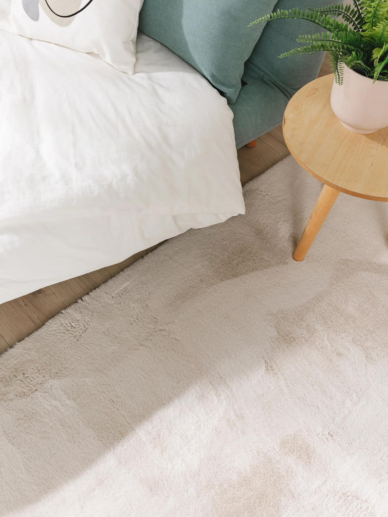 Tapis moderne fausse fourrure de couloir beige 70x200 cm