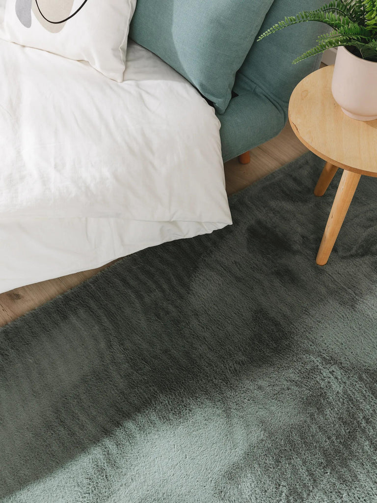 Tapis moderne fausse fourrure de couloir vert d'eau 80x250 cm