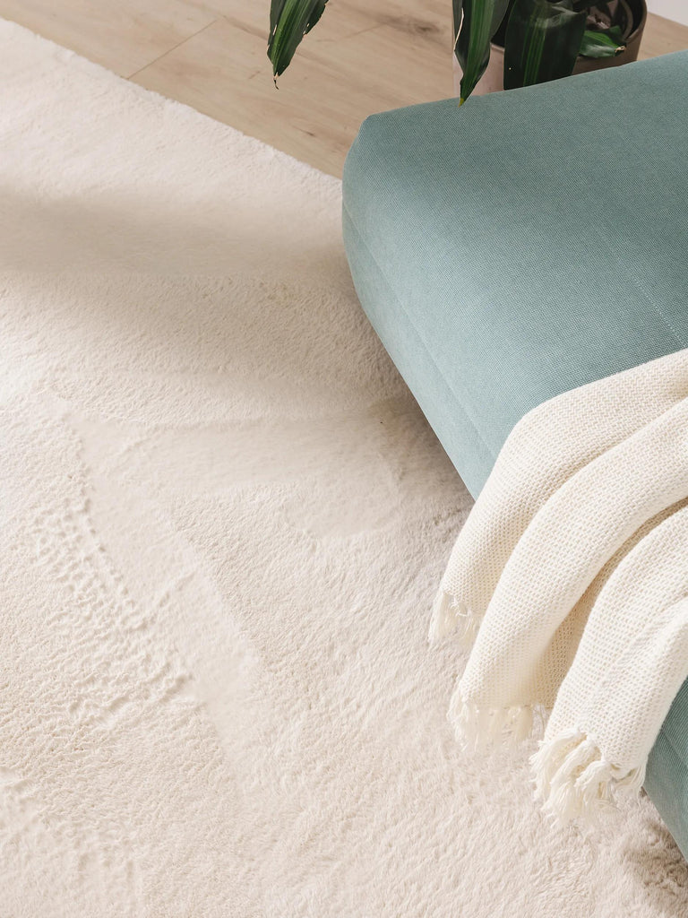 Tapis moderne fausse fourrure beige 60x120 cm