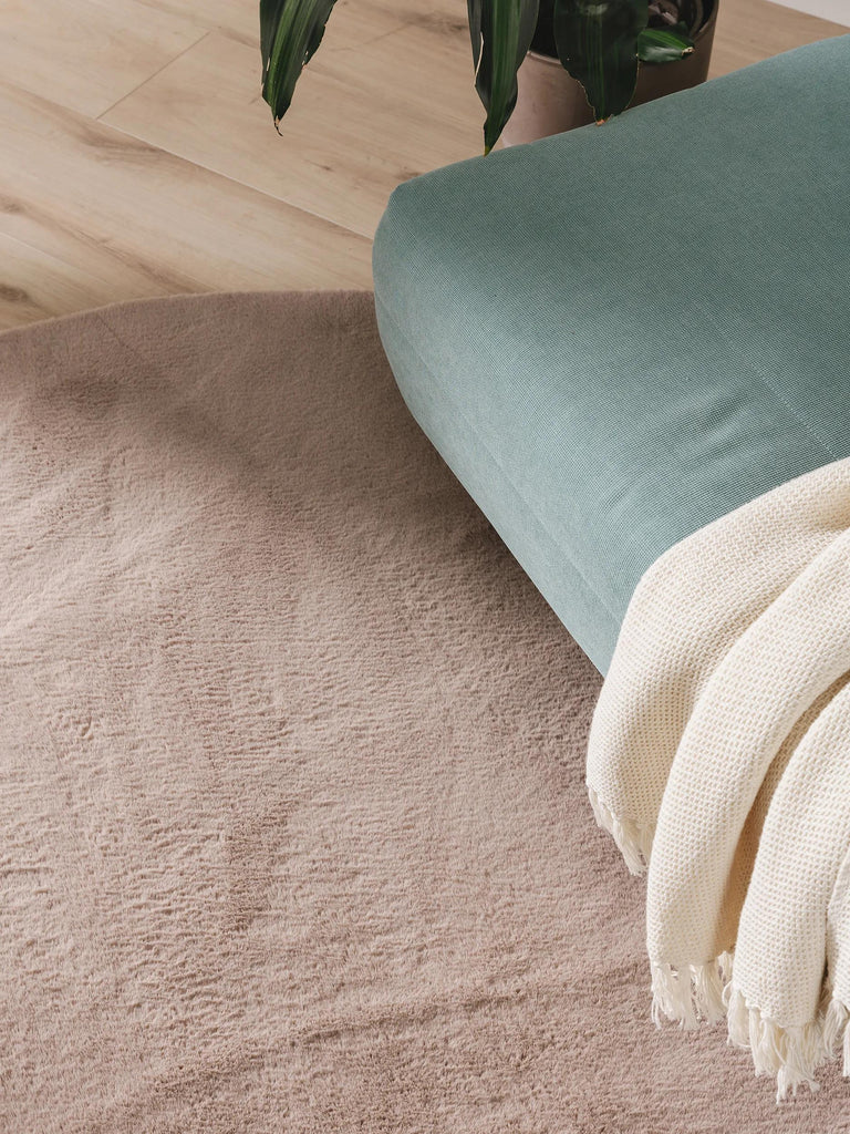 Tapis moderne fausse fourrure rond taupe 80 cm de diamètre