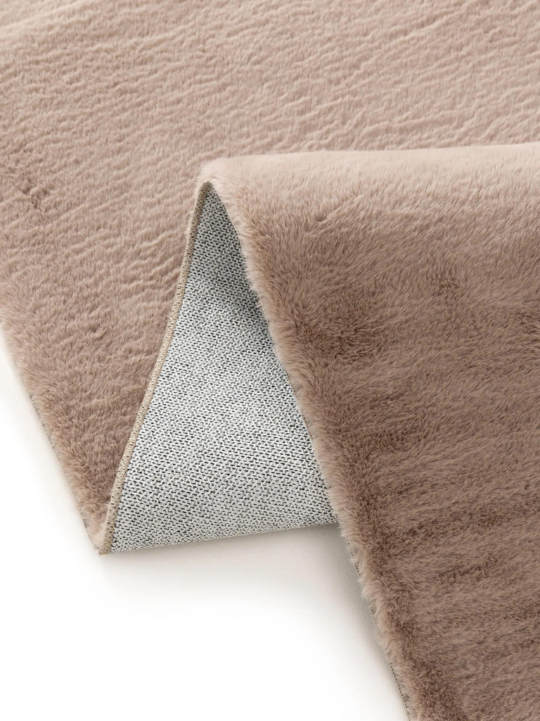 Tapis moderne fausse fourrure taupe 230x330 cm