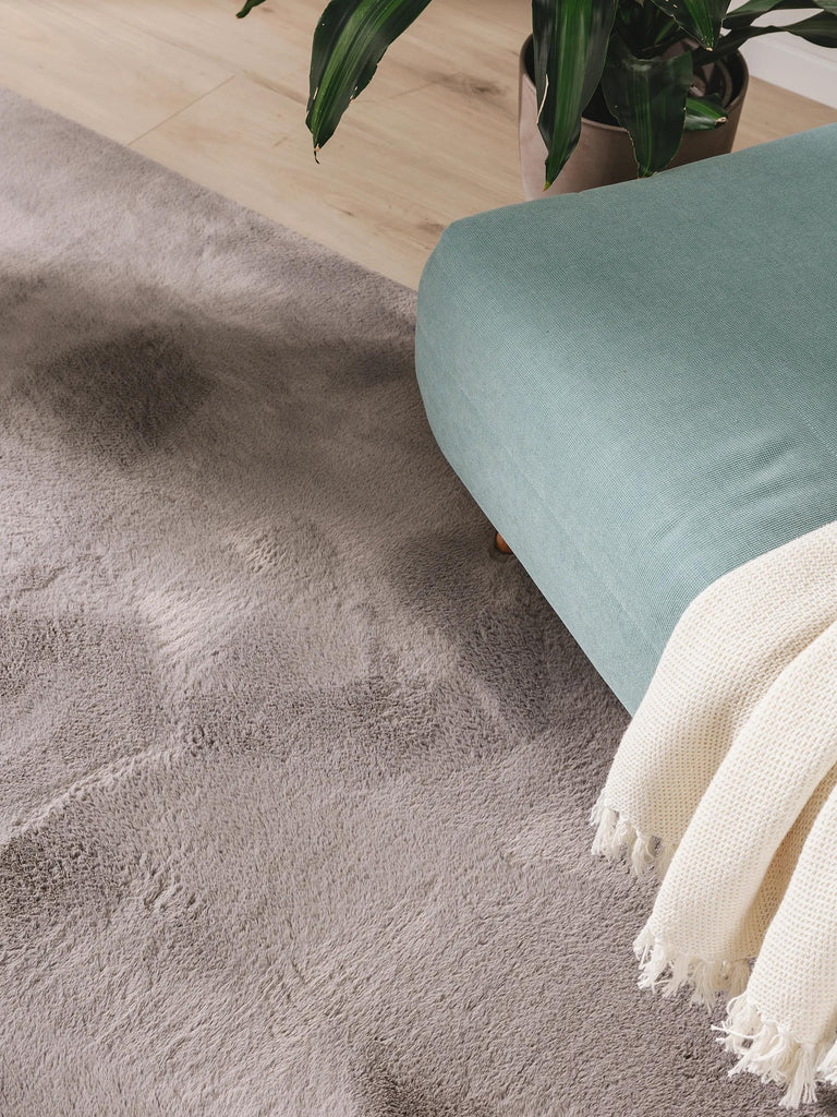 Tapis moderne fausse fourrure gris 120x170 cm