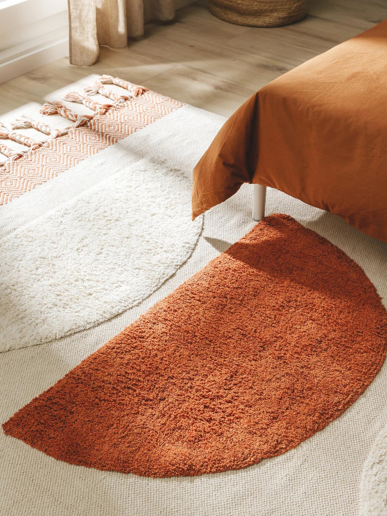 Tapis contemporain à franges motif galet beige et orange en coton 120x170 cm