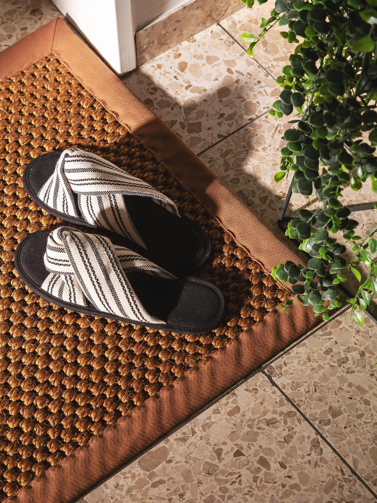 Paillasson scandinave uni tressé orange rouille en sisal 60x90 cm