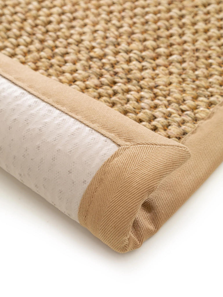 Paillasson scandinave uni tressé marron clair en sisal 60x90 cm