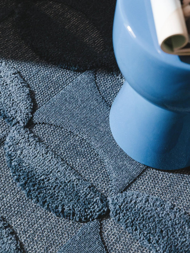 Tapis contemporain motif géométrique bleu nuit 80x150 cm