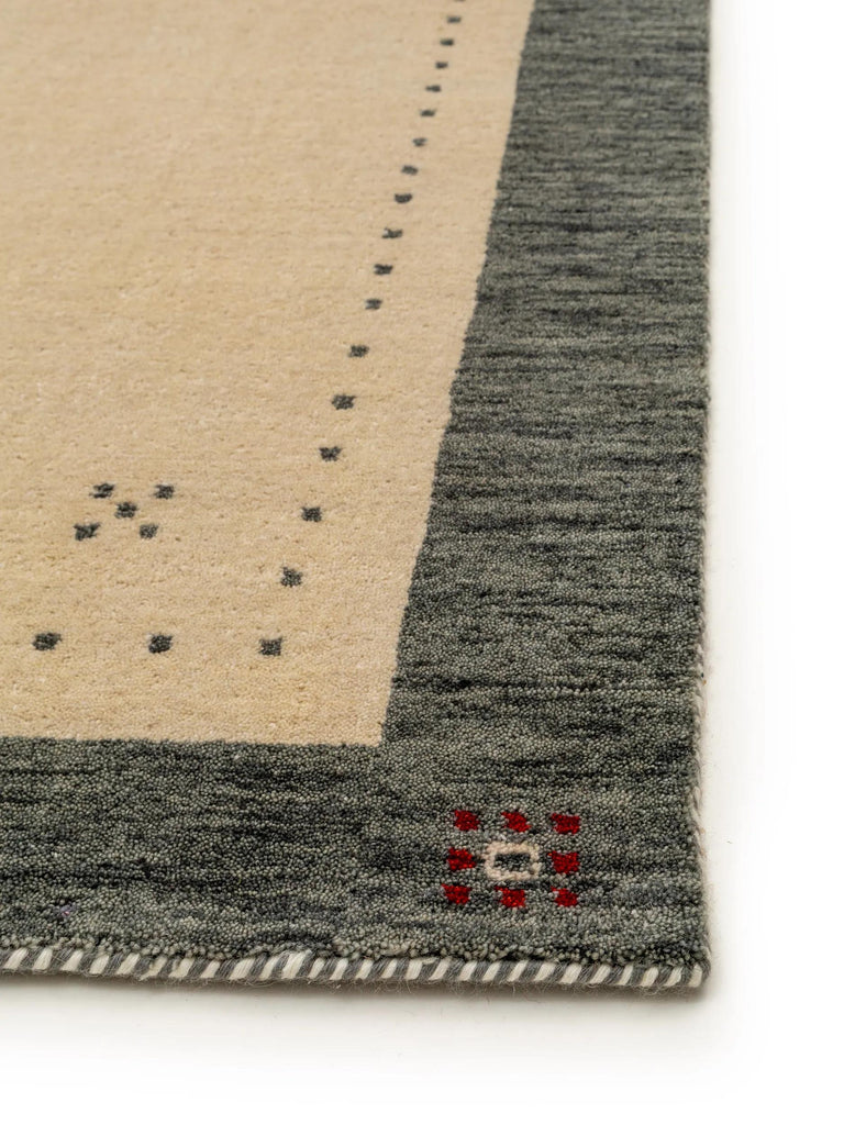 Tapis ethnique inspiration berbère descente de lit beige et gris en laine 80x250 cm
