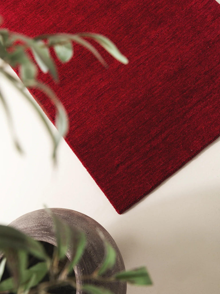 Tapis moderne chiné descente de lit bordeaux en laine 70x200 cm