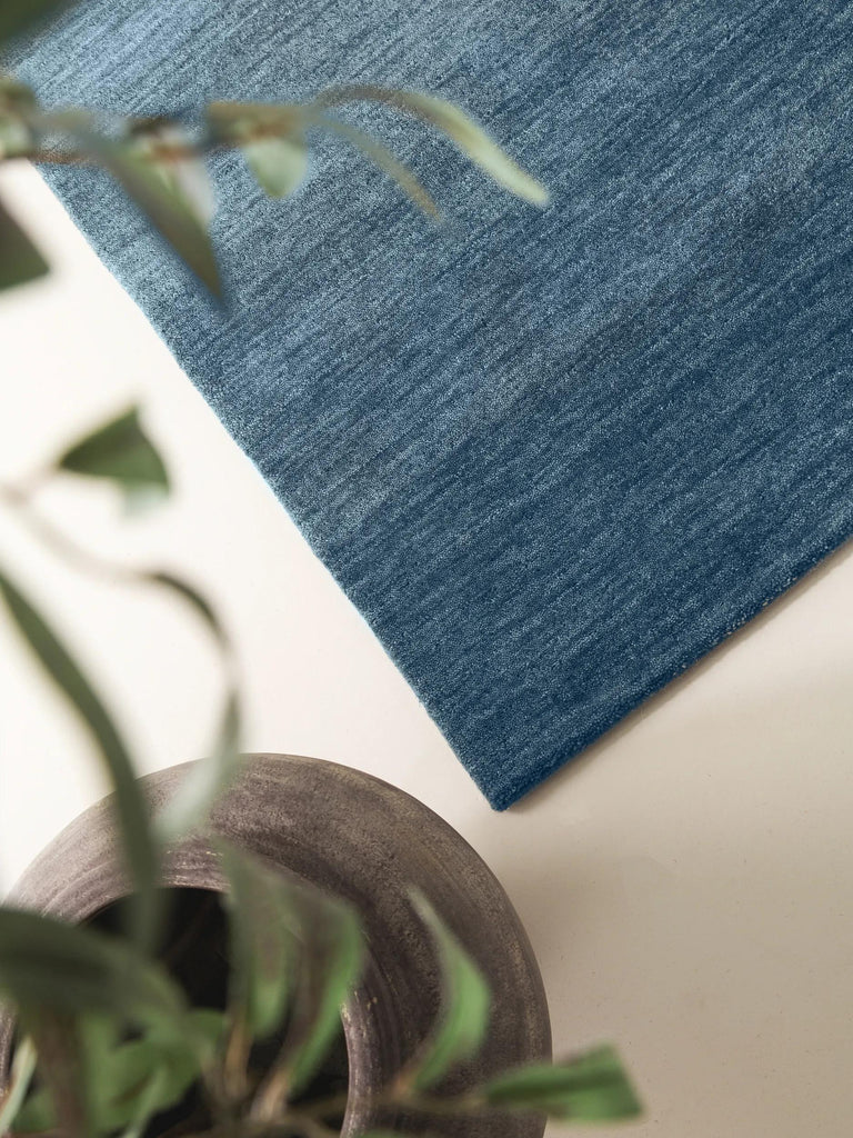 Tapis moderne chiné descente de lit bleu en laine 80x250 cm