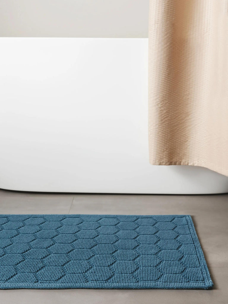 Tapis moderne motif nid d'abeille de bain bleu foncé en coton 50x80 cm