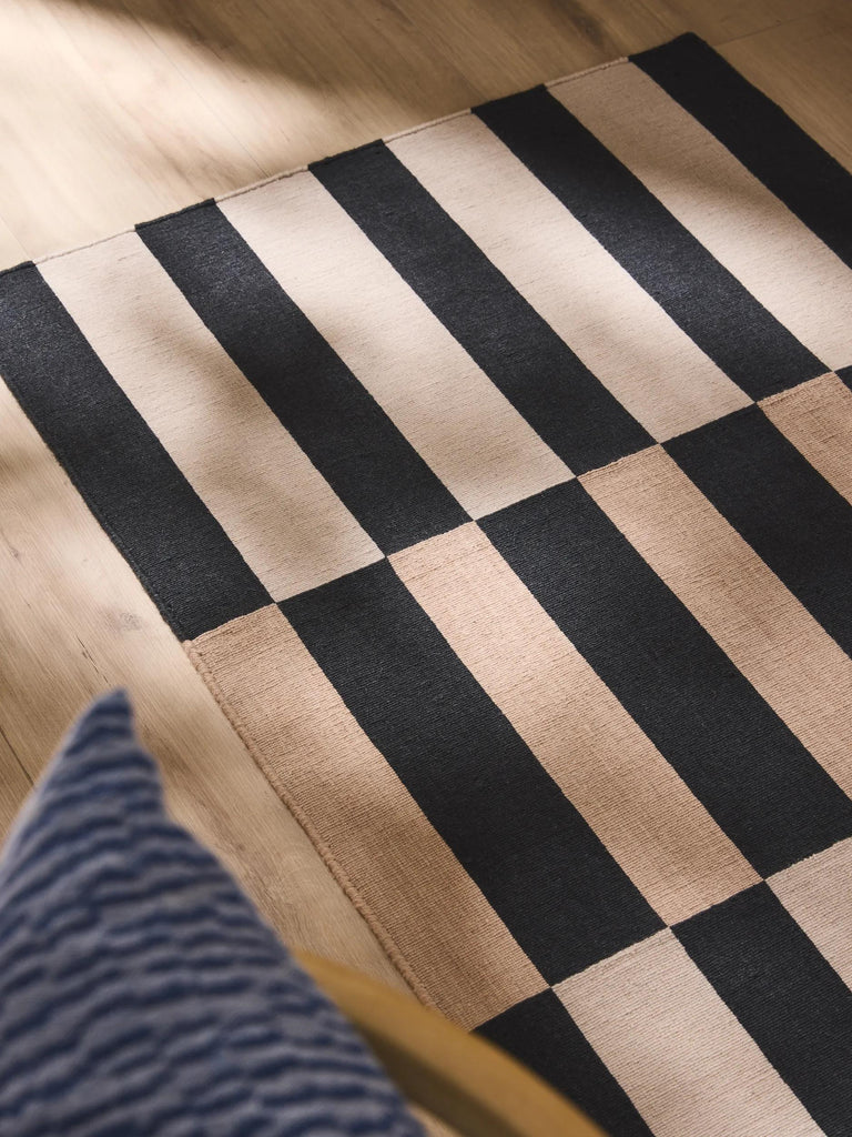 Tapis géométrique descente de lit beige et noir en laine 80x240 cm