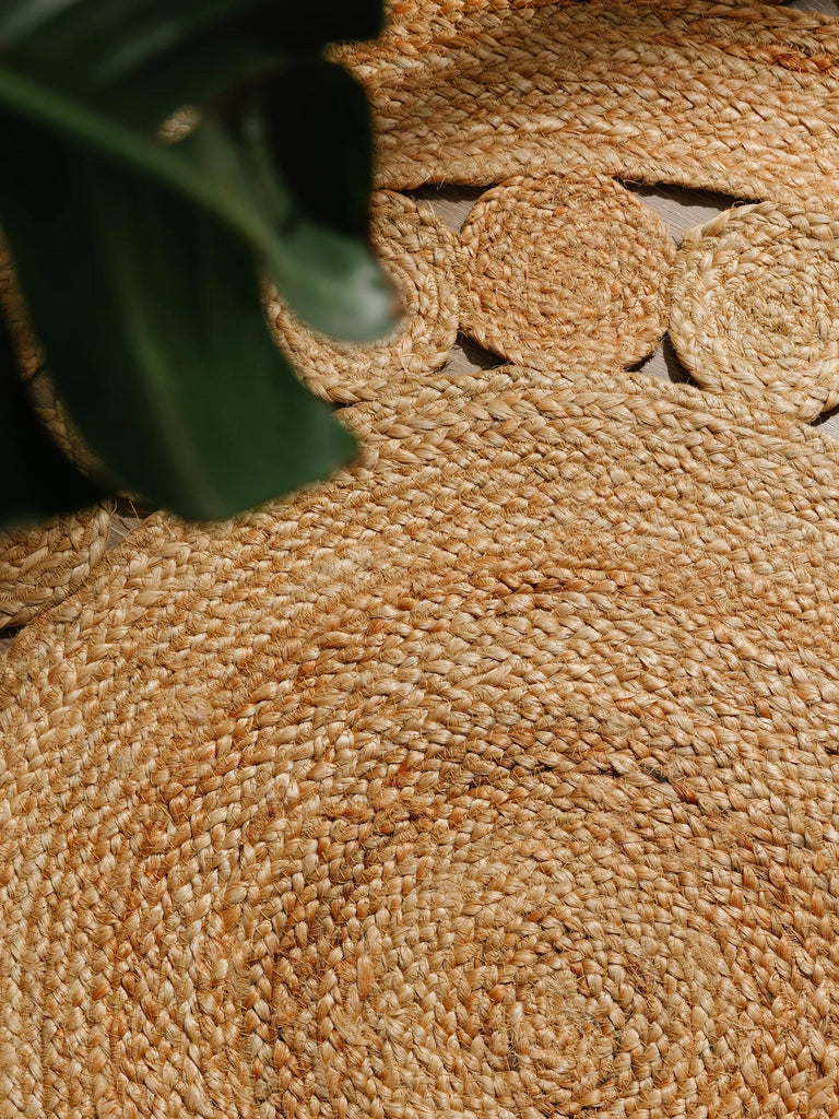 Tapis scandinave motif rosace rond marron clair en jute 120 cm de diamètre