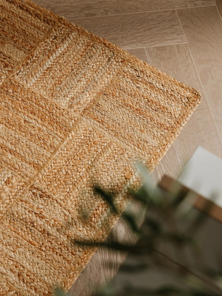 Tapis géométrique motif damier de couloir marron clair en jute 70x200 cm