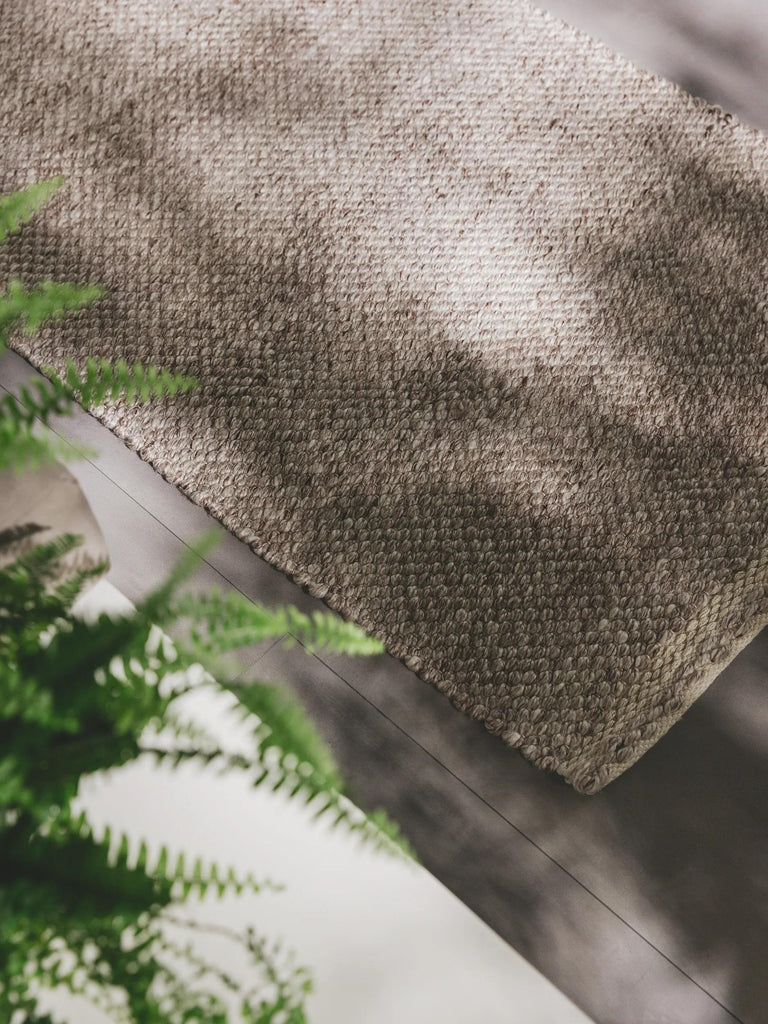 Tapis scandinave tressé de couloir crème et taupe 70x200 cm