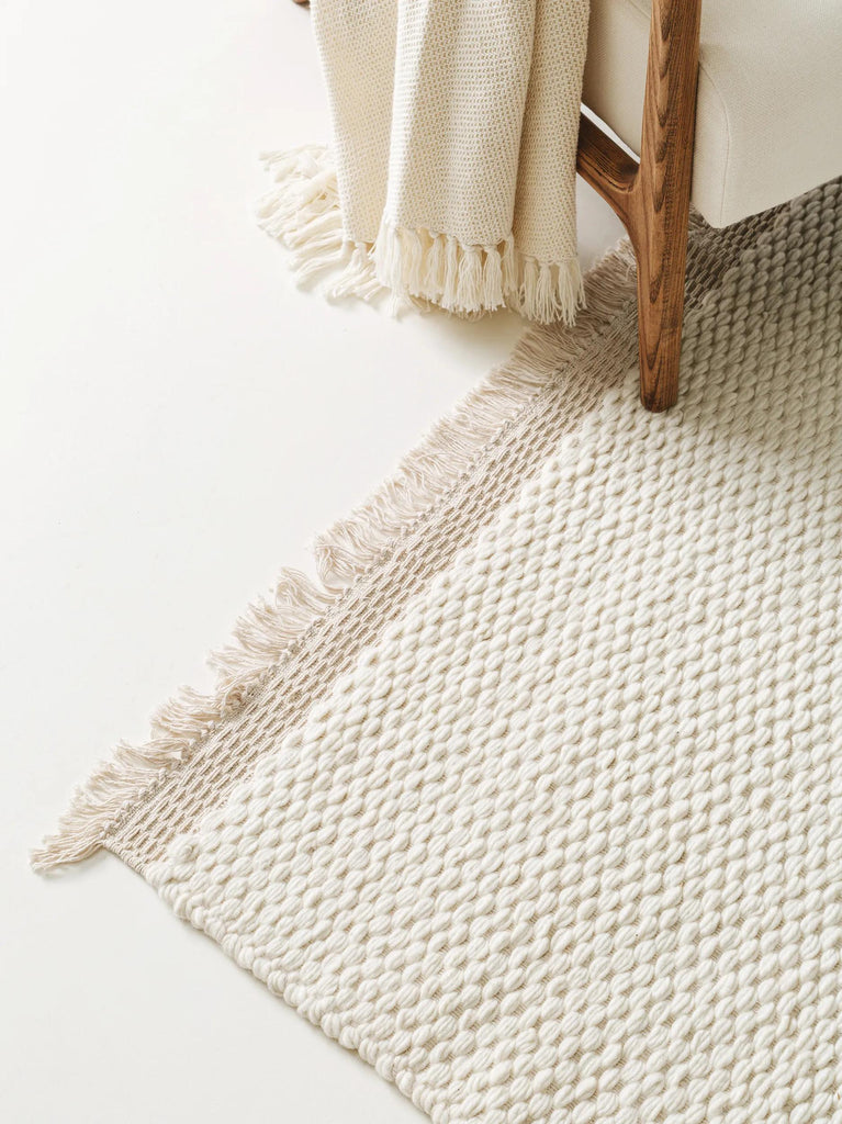 Tapis scandinave uni à franges crème 120x170 cm
