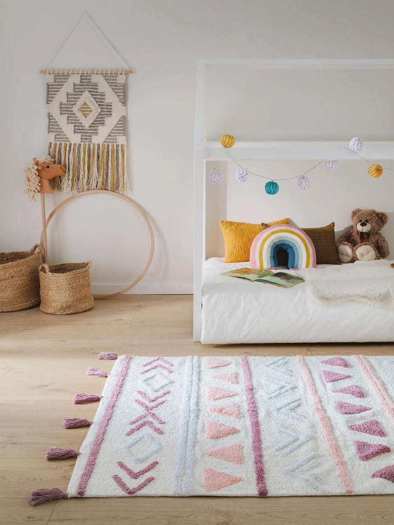 Tapis ethnique style kilim à franges enfant rose et blanc en coton 160x230 cm