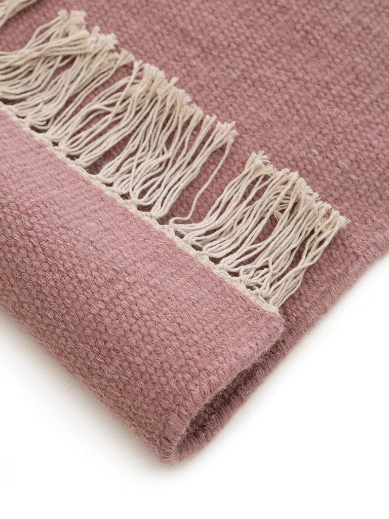 Tapis scandinave uni à franges rose en laine 60x100 cm