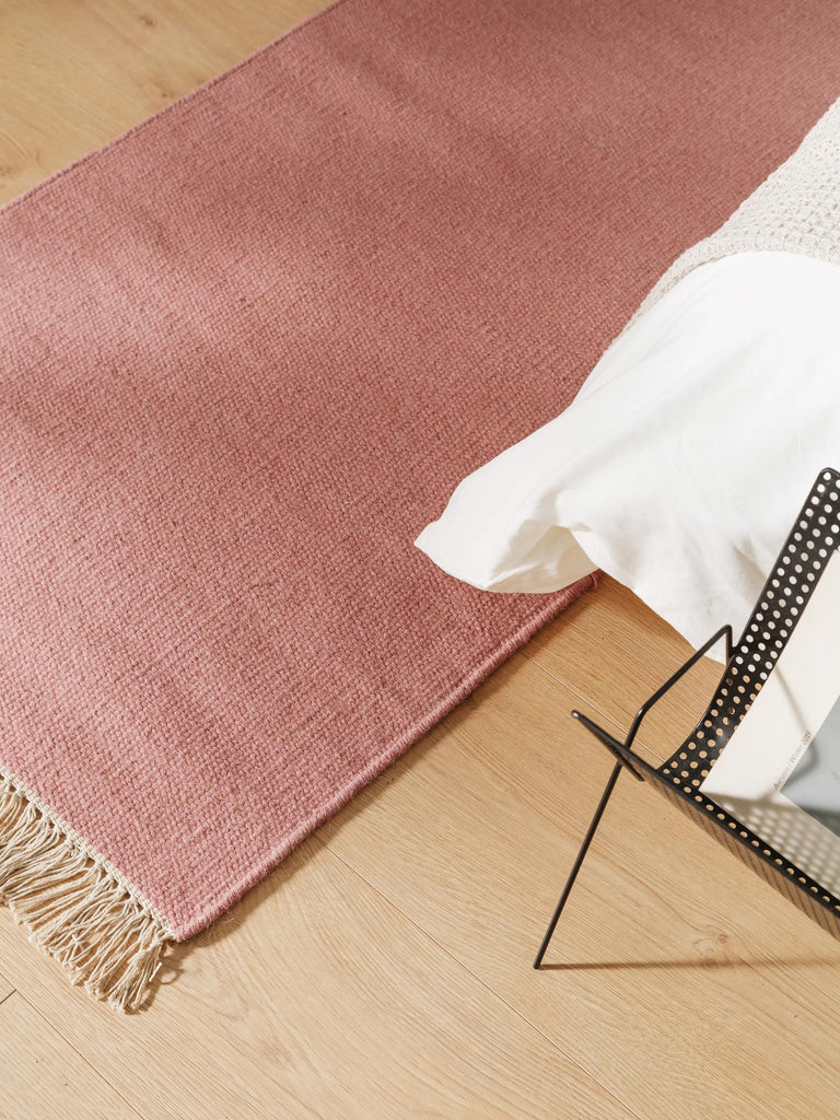Tapis scandinave uni à franges descente de lit rose en laine 70x200 cm