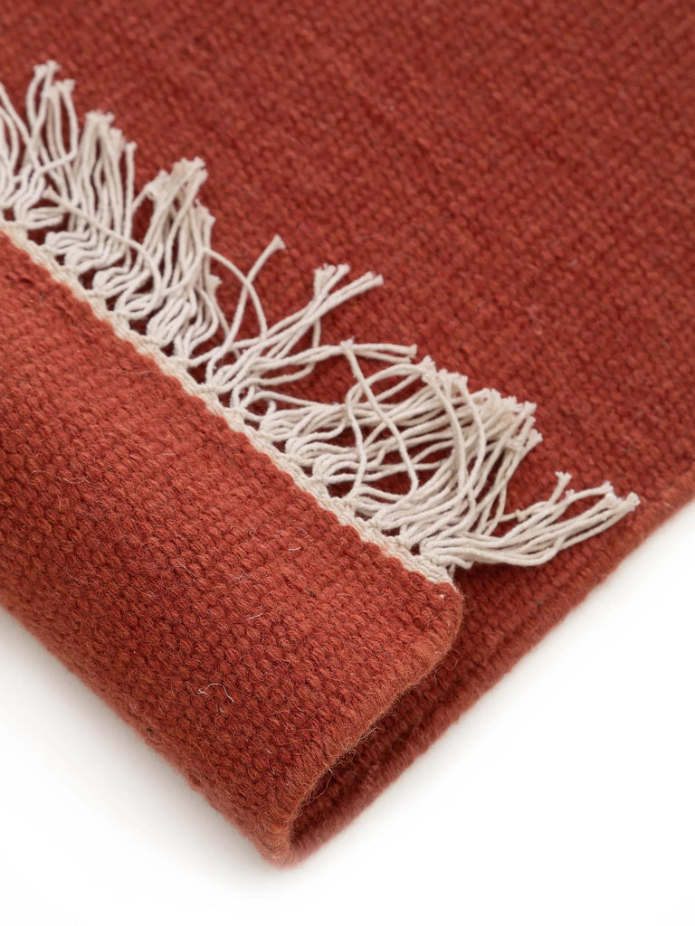 Tapis scandinave uni à franges descente de lit rouge brique en laine 70x200 cm