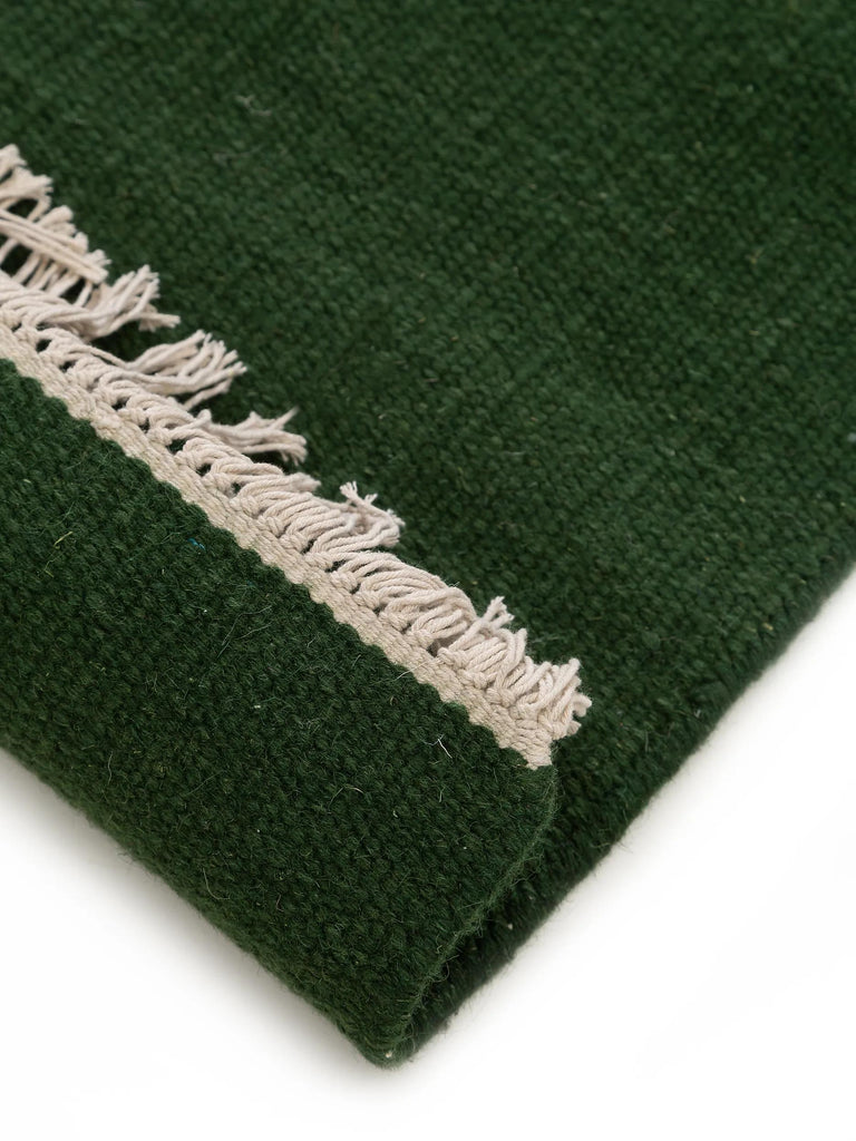 Tapis scandinave uni à franges descente de lit vert foncé en laine 80x250 cm